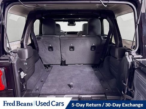 Used 2026 Jeep Wrangler Unlimited Sahara AWD/4WD image 32