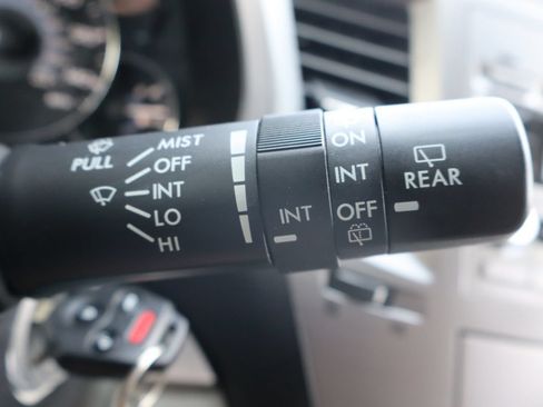 Used 2010 Subaru Outback 2.5i Premium AWD/4WD image 33