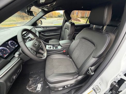 New 2025 Jeep Grand Cherokee L Laredo image 15