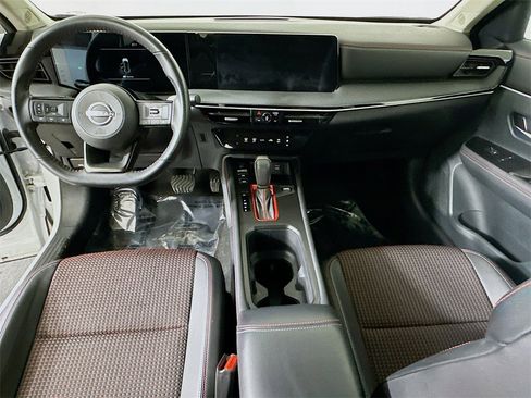 Used 2025 Nissan Kicks SR image 16