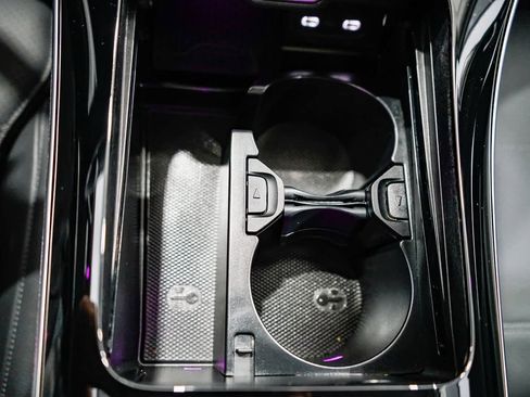 Used 2025 Mercedes-Benz C 300 Sedan image 22