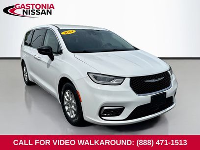Used 2024 Chrysler Pacifica Touring-L