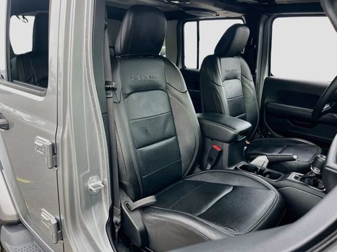 Used 2018 Jeep Wrangler Unlimited Sahara AWD/4WD image 27