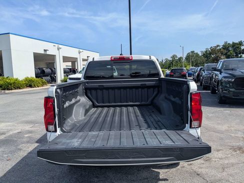 Used 2025 Chevrolet Colorado W/T RWD image 13