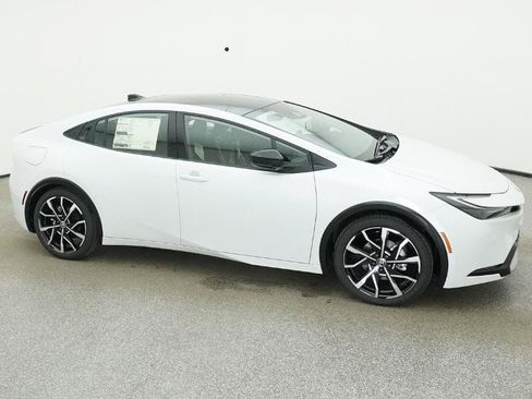 New 2025 Toyota Prius Plug-In Hybrid FWD image 39