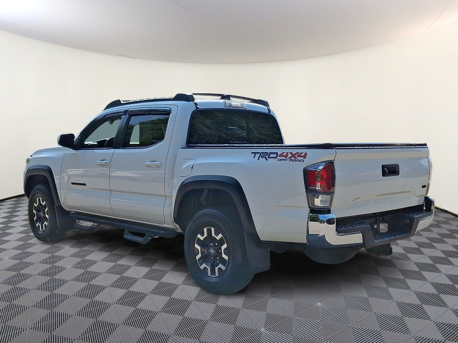 Used 2020 Toyota Tacoma TRD Off-Road AWD/4WD image 4