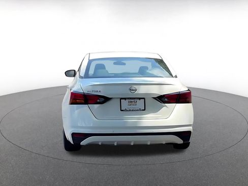 Used 2025 Nissan Altima 2.5 SV FWD image 12