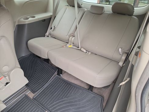 Used 2017 Toyota Sienna XLE FWD image 28