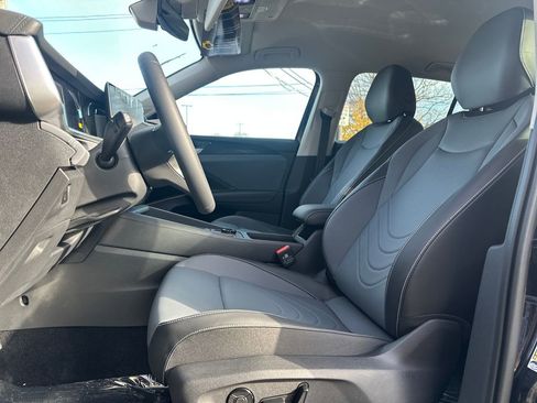 New 2026 Volkswagen Tiguan SE image 3