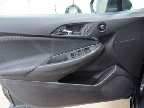 Used 2019 Chevrolet Cruze LT image 14