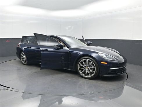 Used 2019 Porsche Panamera 4 w/ Premium Package image 44