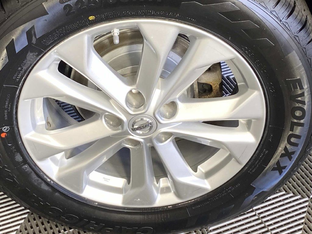 Used 2016 Nissan Rogue SV w/ SV Premium Package AWD/4WD image 26