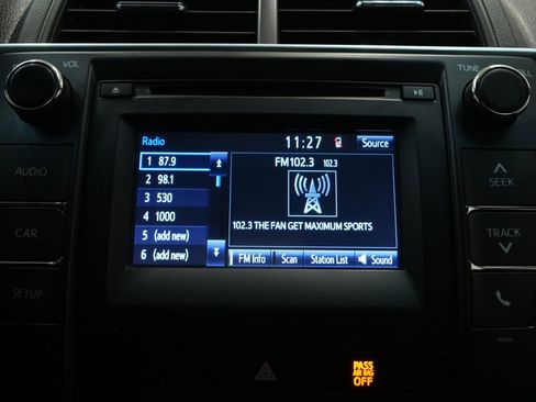 Used 2017 Toyota Camry LE image 29