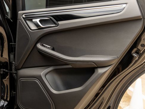 Certified 2023 Porsche Macan AWD/4WD image 40