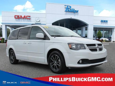 Used 2017 Dodge Grand Caravan GT image 1