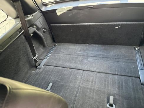 Used 2017 Land Rover Discovery SE image 73