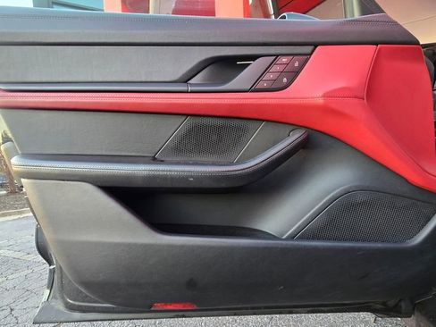 Used 2022 Porsche Taycan image 14