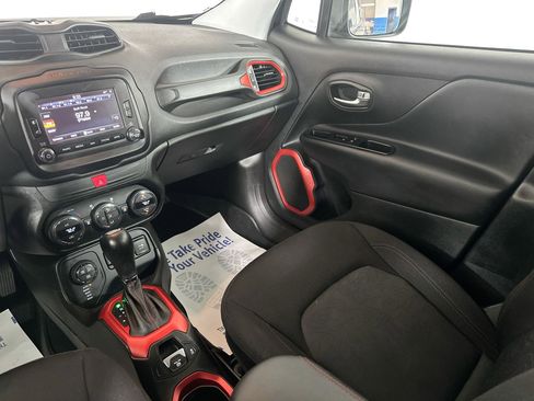 Used 2017 Jeep Renegade Trailhawk AWD/4WD image 21