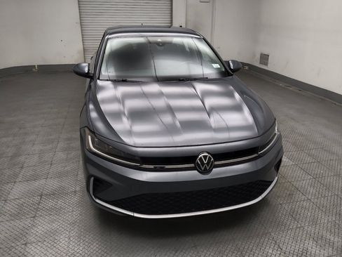 Used 2025 Volkswagen Jetta SE FWD image 14