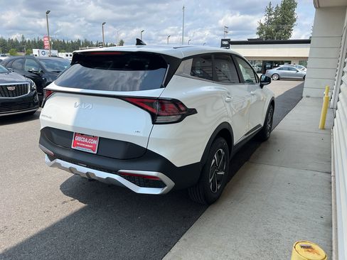 New 2025 Kia Sportage LX image 4