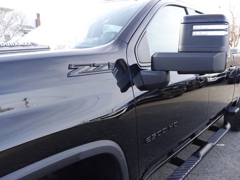 Used 2024 Chevrolet Silverado 2500 LT w/ Midnight Edition image 8