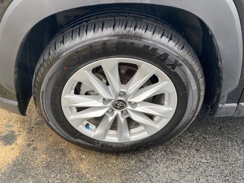 Used 2023 Toyota Corolla Cross LE image 17