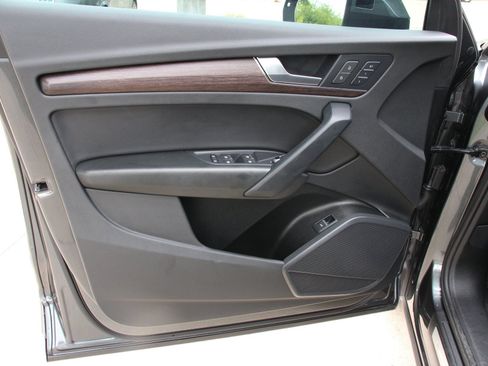 Used 2023 Audi Q5 2.0T Premium w/ Convenience Package AWD/4WD image 13