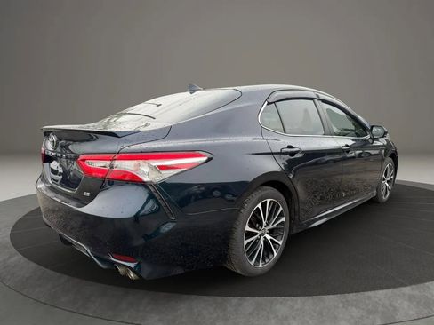 Used 2020 Toyota Camry SE FWD image 5