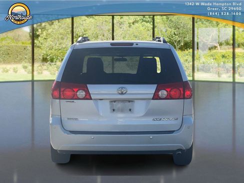 Used 2010 Toyota Sienna XLE image 11