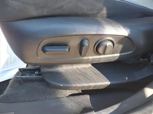 Used 2024 Chevrolet Equinox LT FWD image 24