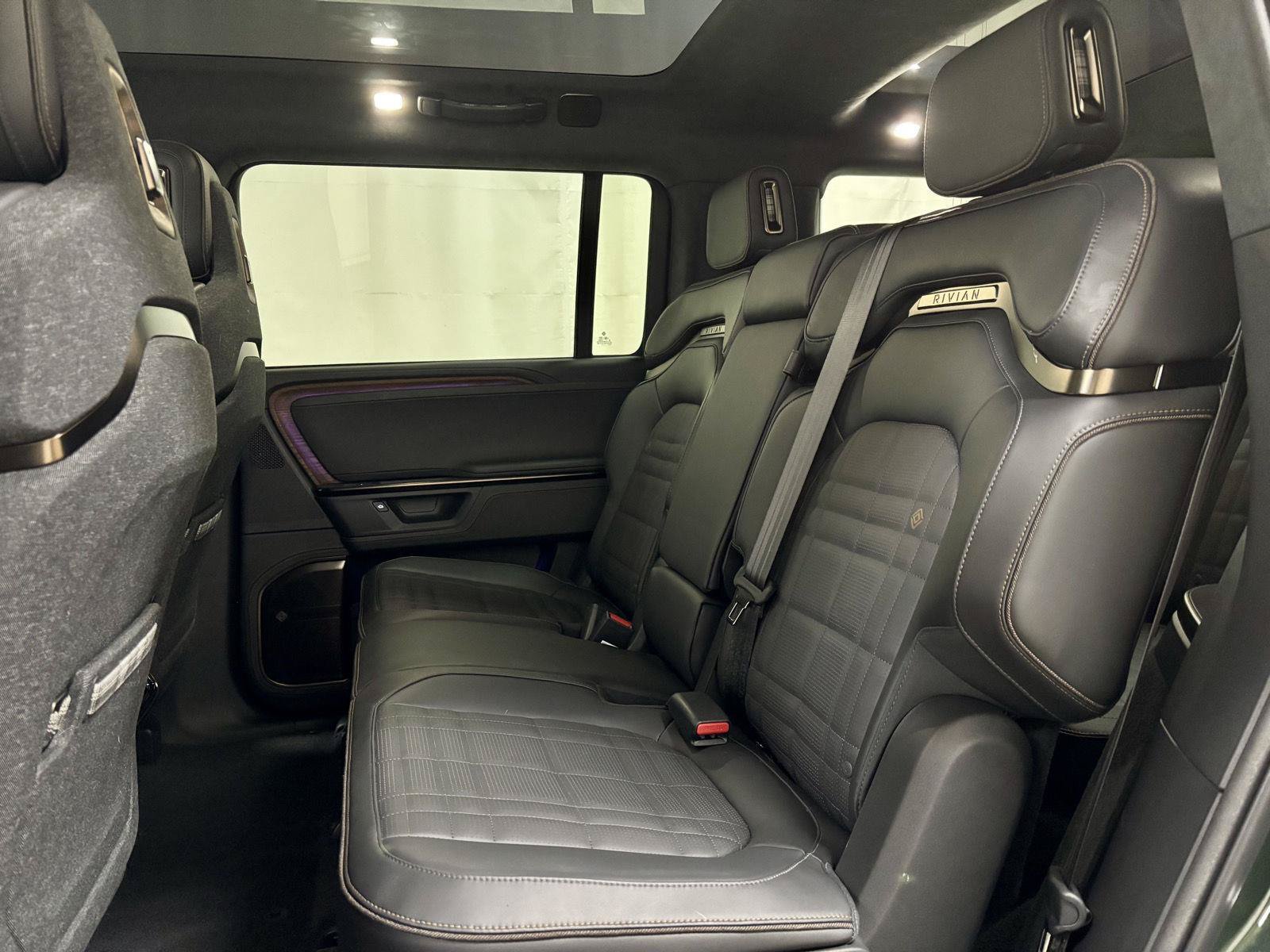 Used 2025 Rivian R1S Premium Dual AWD/4WD image 24
