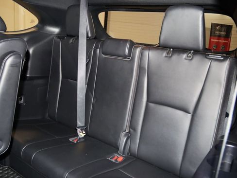 Used 2023 Toyota Highlander L image 12