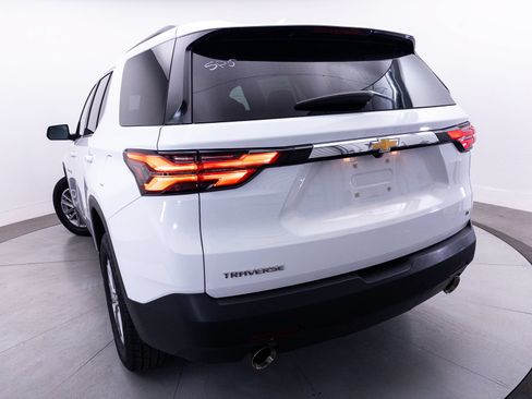 Used 2023 Chevrolet Traverse LT w/ LPO, Cargo Package FWD image 4