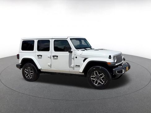 Used 2025 Jeep Wrangler Unlimited Sahara AWD/4WD image 2