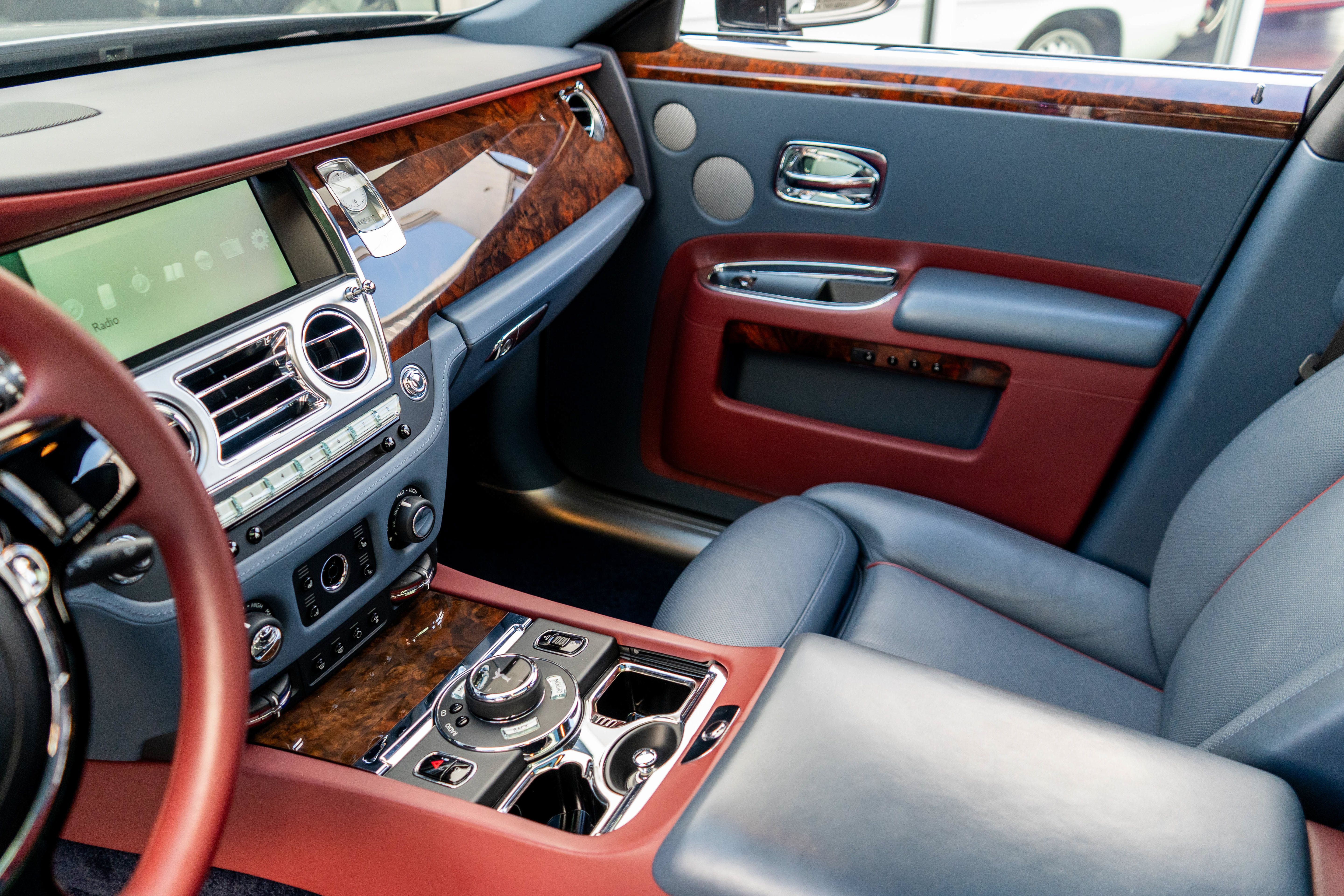Used 2017 Rolls-Royce Ghost RWD image 17