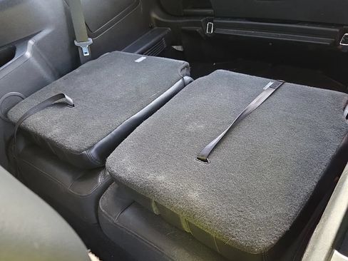 Used 2017 Ford Explorer XLT w/ Equipment Group 202A FWD image 11
