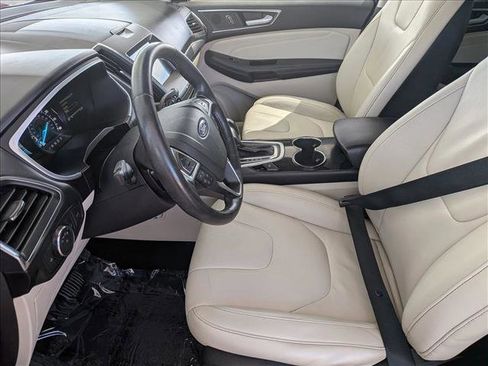 Used 2018 Ford Edge Titanium w/ Technology Package image 16