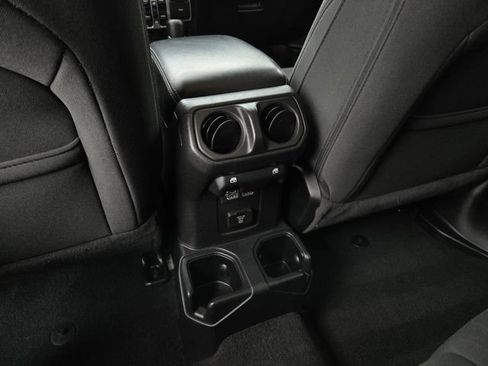 Used 2020 Jeep Wrangler Unlimited Sahara AWD/4WD image 16
