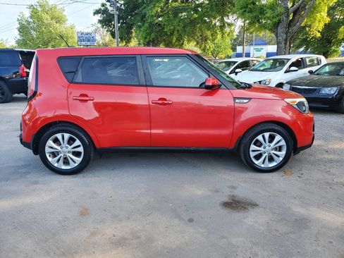 Used 2016 Kia Soul + image 8