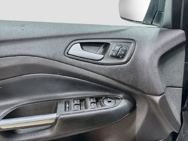 Used 2019 Ford Escape Titanium AWD/4WD image 16
