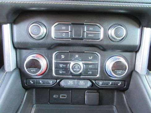 Certified 2021 GMC Yukon SLT image 32