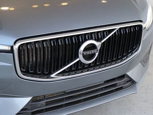 Used 2018 Volvo XC60 T6 Momentum w/ Vision Package image 12