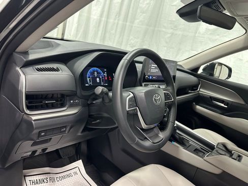 Used 2025 Toyota Grand Highlander AWD image 15