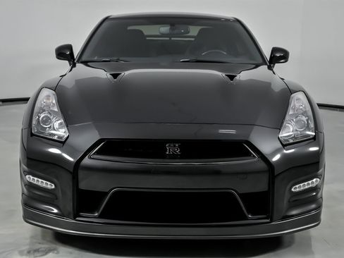 Used 2013 Nissan GT-R Black Edition image 5