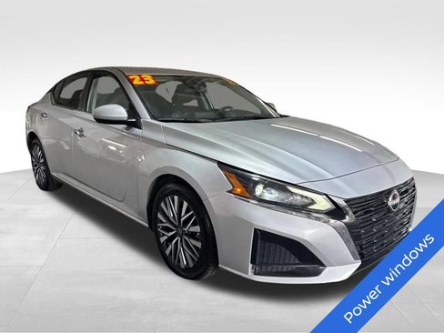 Used 2023 Nissan Altima 2.5 SV FWD image 3