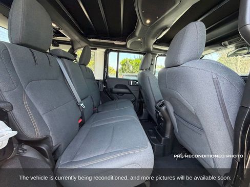 Used 2025 Jeep Wrangler Unlimited Sahara w/ Safety Group AWD/4WD image 15