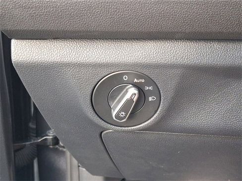 Used 2024 Volkswagen Jetta SE image 23