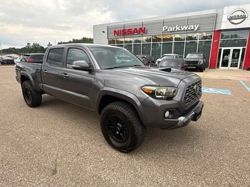 Used 2020 Toyota Tacoma 4x4 Double Cab image 2