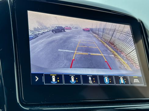 Used 2020 Chevrolet Traverse LT w/ LT Premium Package image 21