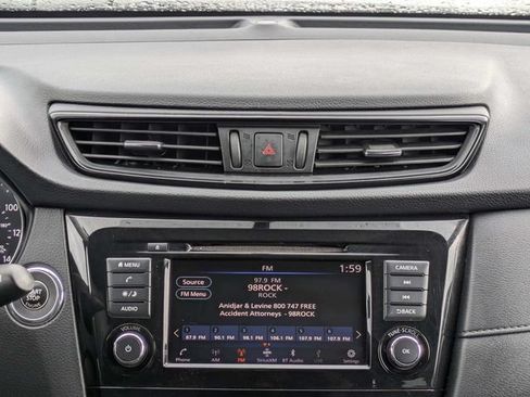 Used 2018 Nissan Rogue SV AWD/4WD image 17